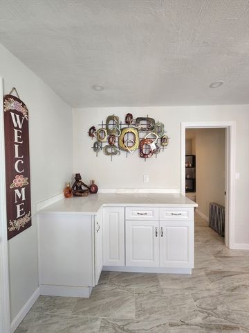 52 Harrison St, Worcester, MA 01604