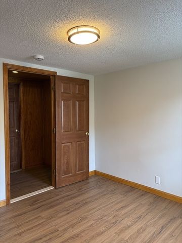 52 Harrison St, Worcester, MA 01604