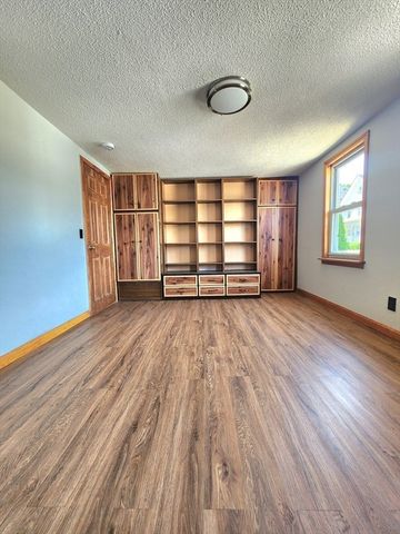52 Harrison St, Worcester, MA 01604