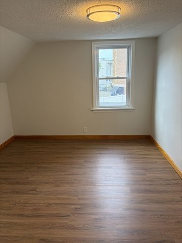 52 Harrison St, Worcester, MA 01604