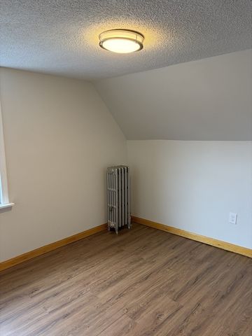 52 Harrison St, Worcester, MA 01604