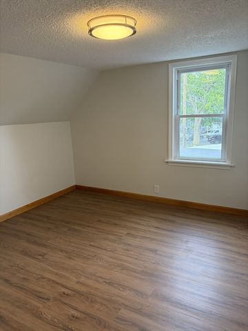 52 Harrison St, Worcester, MA 01604