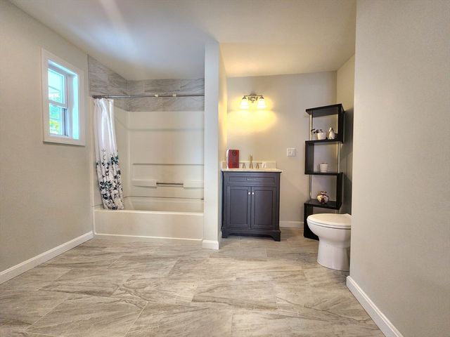 52 Harrison St, Worcester, MA 01604