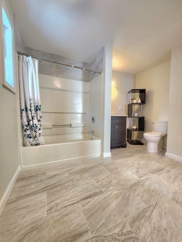 52 Harrison St, Worcester, MA 01604