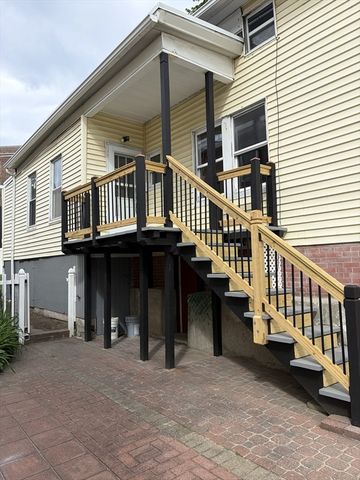52 Harrison St, Worcester, MA 01604
