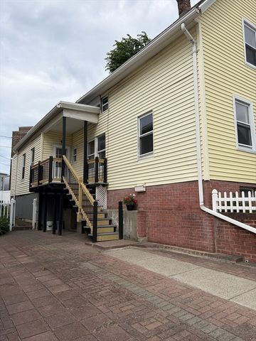 52 Harrison St, Worcester, MA 01604