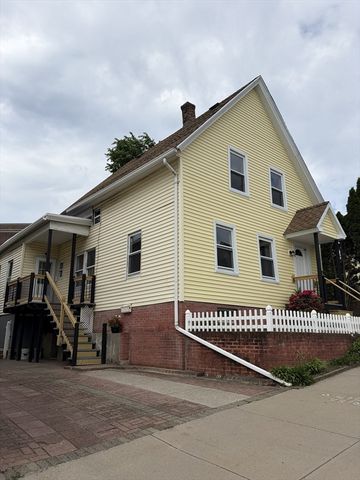 52 Harrison St, Worcester, MA 01604