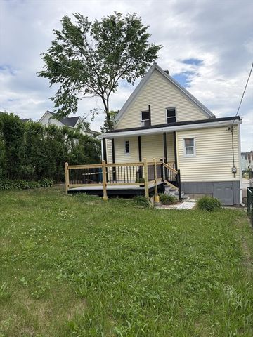 52 Harrison St, Worcester, MA 01604