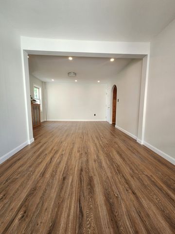 52 Harrison St, Worcester, MA 01604