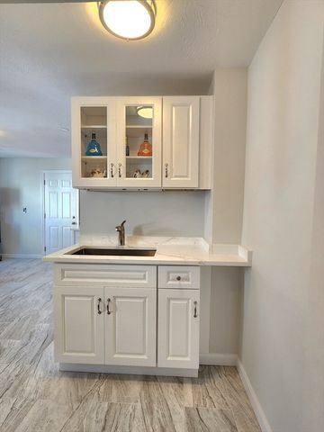 52 Harrison St, Worcester, MA 01604