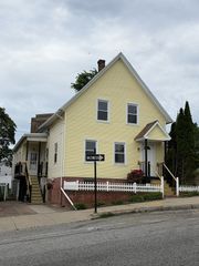 52 Harrison St, Worcester, MA 01604