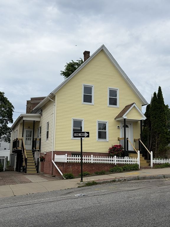 52 Harrison St, Worcester, MA 01604