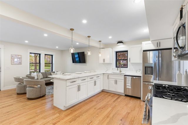 540 Middle Highway, Barrington, RI 02806
