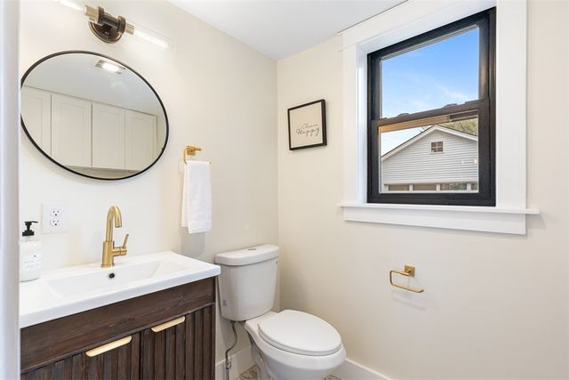 540 Middle Highway, Barrington, RI 02806