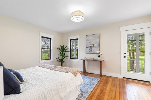 540 Middle Highway, Barrington, RI 02806
