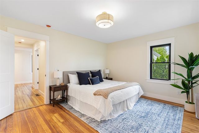540 Middle Highway, Barrington, RI 02806