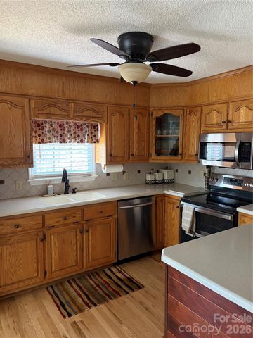 236 Robinwood Circle NE, Lenoir, NC 28645