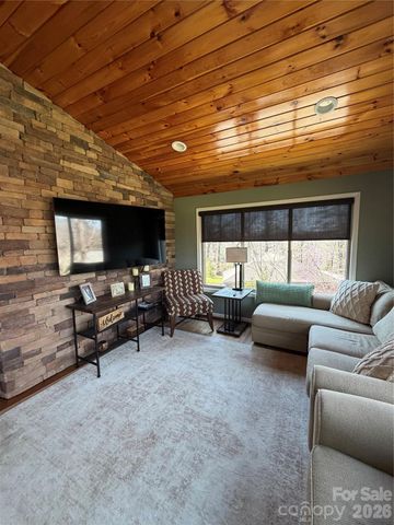 236 Robinwood Circle NE, Lenoir, NC 28645