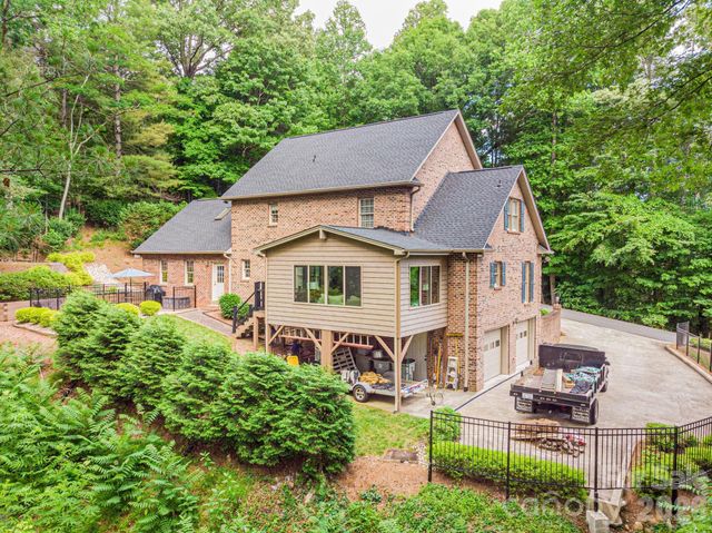 236 Robinwood Circle NE, Lenoir, NC 28645