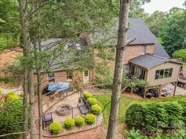 236 Robinwood Circle NE, Lenoir, NC 28645
