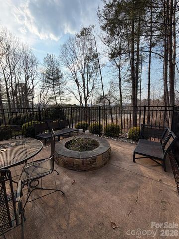 236 Robinwood Circle NE, Lenoir, NC 28645