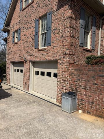 236 Robinwood Circle NE, Lenoir, NC 28645