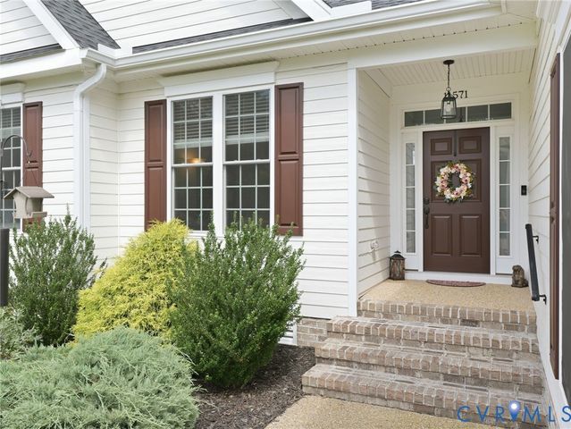 11571 Kings Pond Dr, Providence Forge, VA 23140