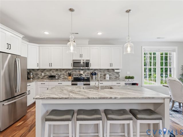 11571 Kings Pond Dr, Providence Forge, VA 23140