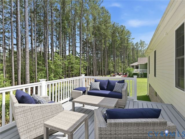11571 Kings Pond Dr, Providence Forge, VA 23140