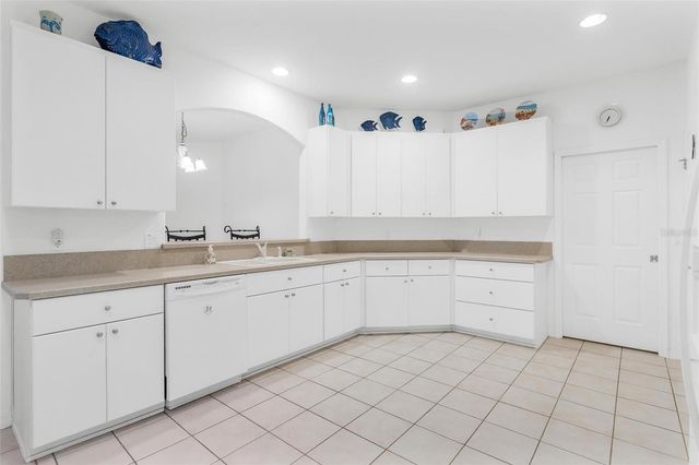 5380 CHARLESTON AVENUE, Tavares, FL 32778