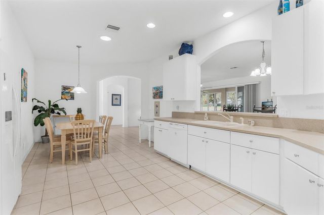 5380 CHARLESTON AVENUE, Tavares, FL 32778