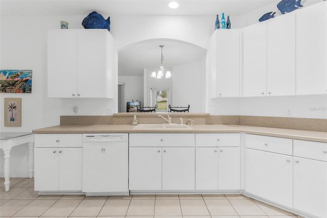 5380 CHARLESTON AVENUE, Tavares, FL 32778