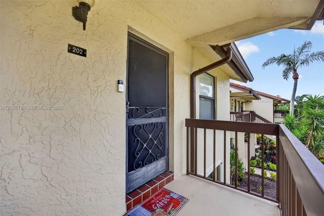 4626 E Lucerne Lakes Boulevard E 202, Lake Worth, FL 33467