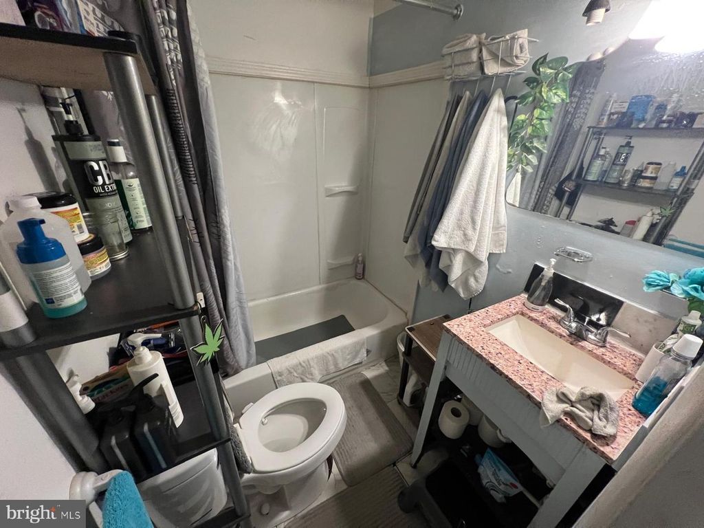 Image 17 of property listing at Address unavailable.