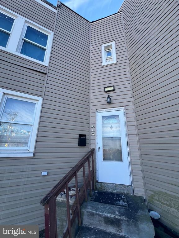 Image 4 of property listing at Address unavailable.