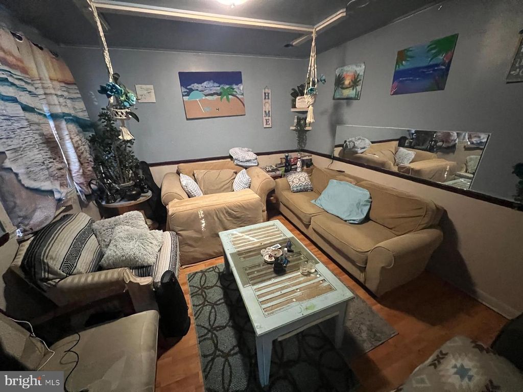 Image 5 of property listing at Address unavailable.