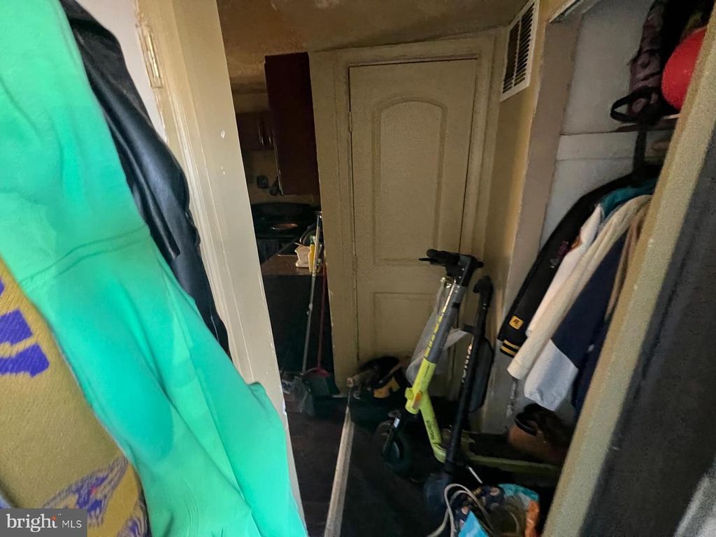 Image 8 of property listing at Address unavailable.