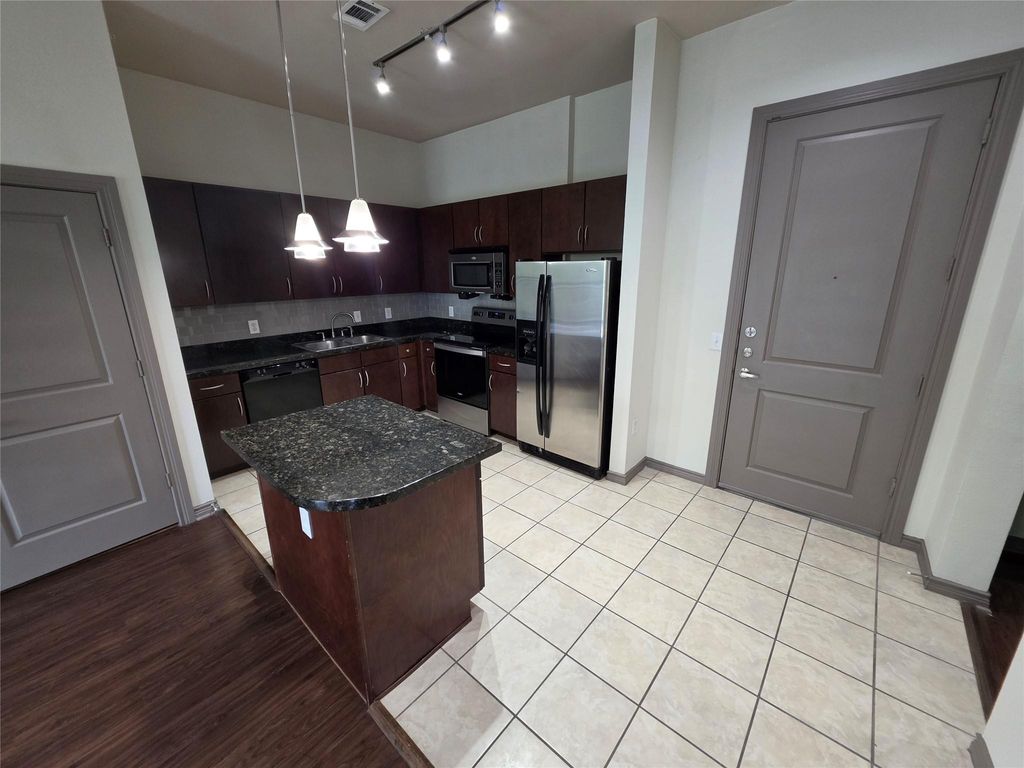 3616 Richmond 2403, Houston, TX 77046