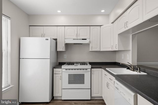 3302-B RAMSBURY CT, Mount Laurel, NJ 08054