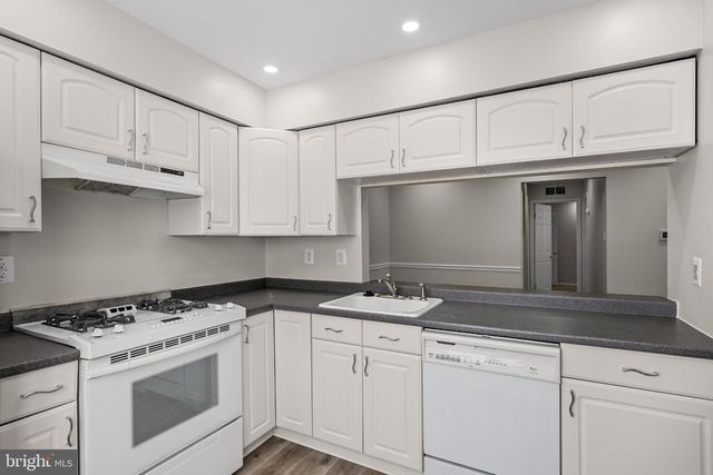 3302-B RAMSBURY CT, Mount Laurel, NJ 08054
