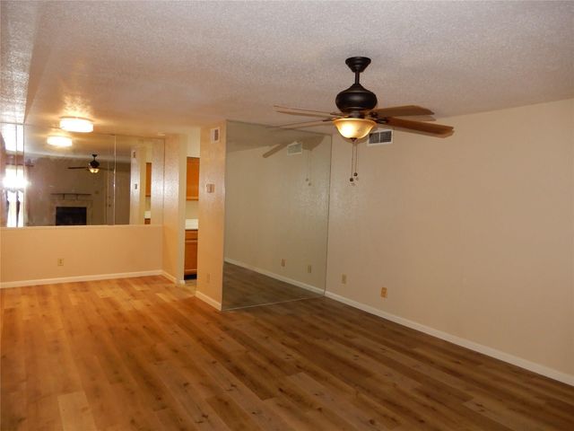 9797 Leawood Boulevard 902, Houston, TX 77099