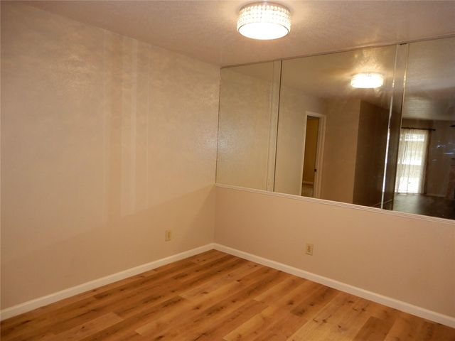 9797 Leawood Boulevard 902, Houston, TX 77099