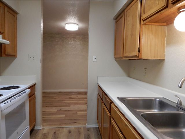 9797 Leawood Boulevard 902, Houston, TX 77099