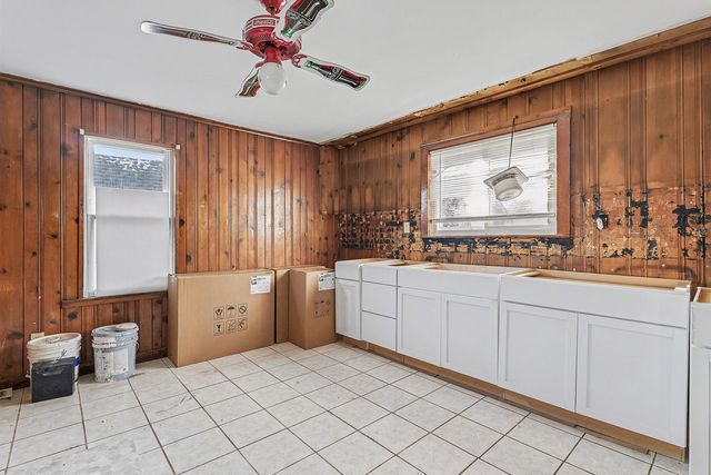 541 4th Avenue, Aurora, IL 60505