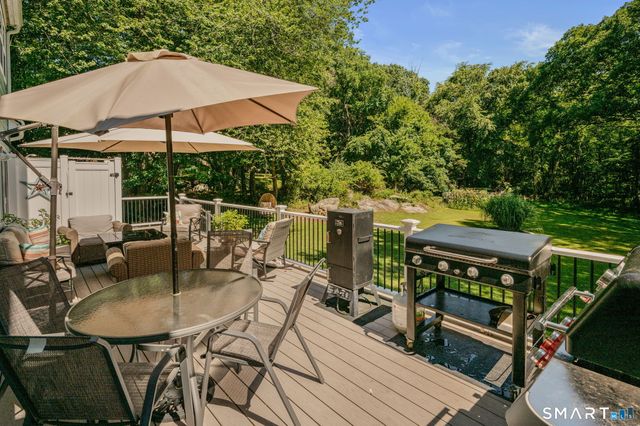 35 Pepperbox Road, Waterford, CT 06385