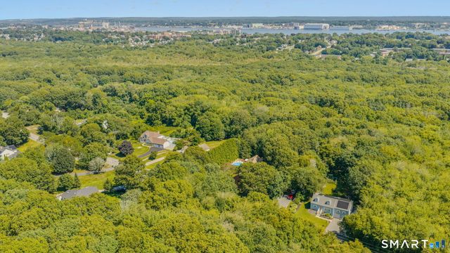 35 Pepperbox Road, Waterford, CT 06385