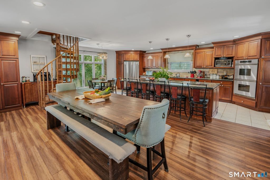 35 Pepperbox Road, Waterford, CT 06385