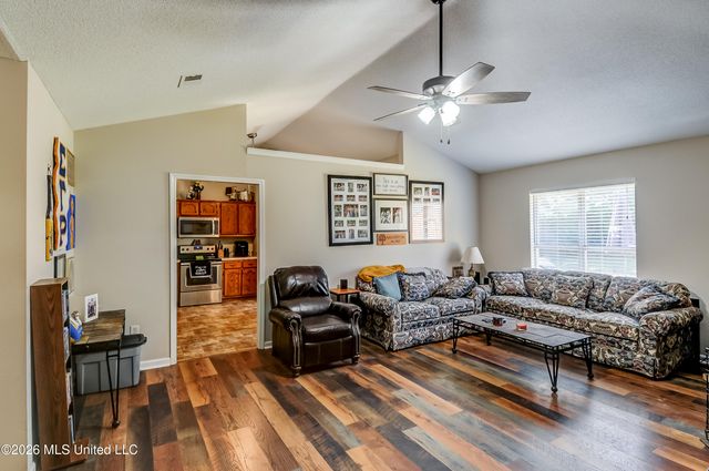 1105 S Parkview Circle, S, Southaven, MS 38671