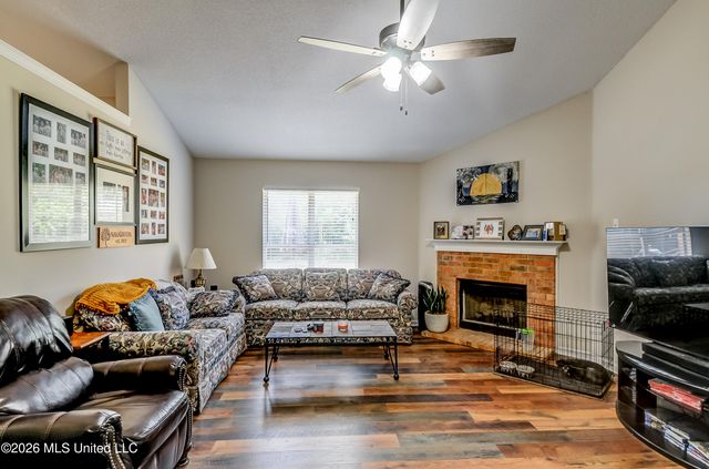 1105 S Parkview Circle, S, Southaven, MS 38671