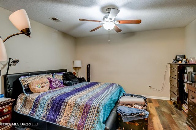 1105 S Parkview Circle, S, Southaven, MS 38671